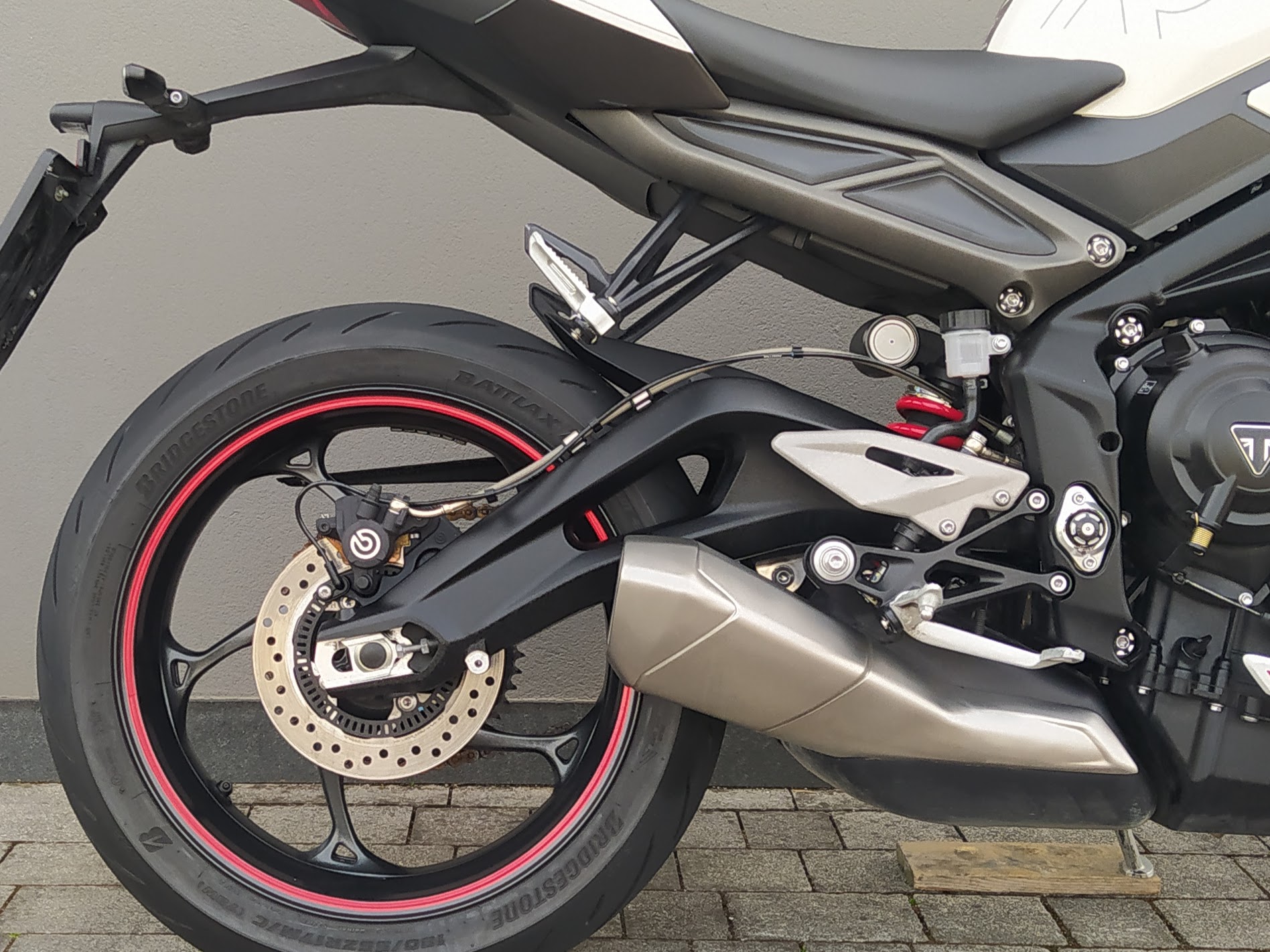 TRIUMPH Street Triple 765 R - 2023 - immagine 2