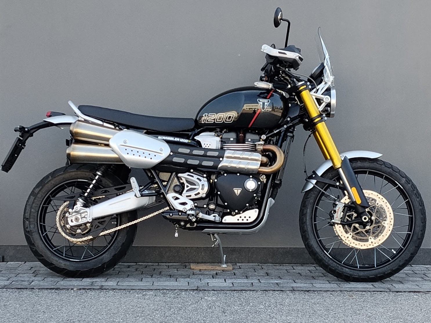 TRIUMPH Scrambler 1200 XE Phantom Black Storm Grey Abs - 2025