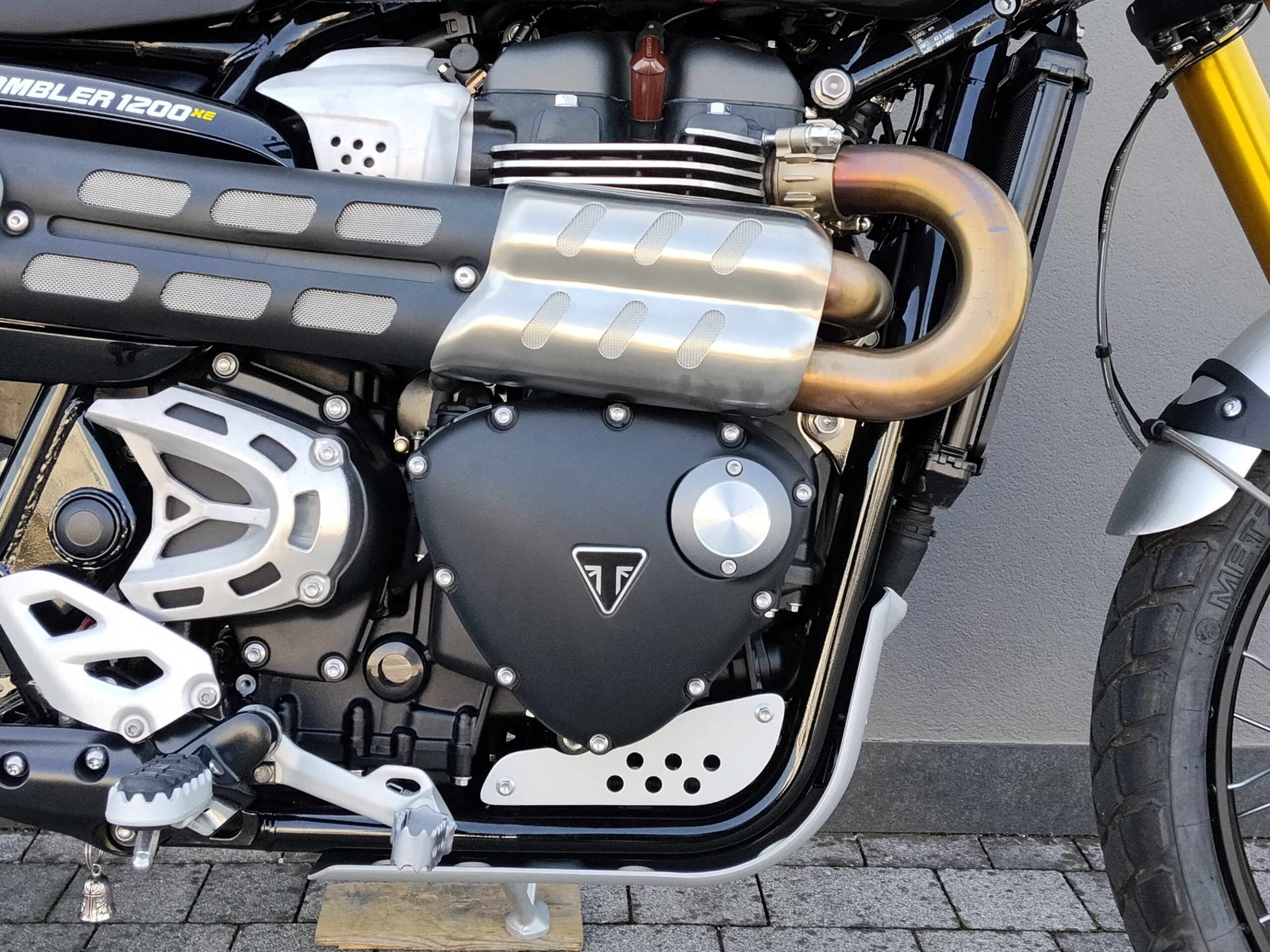 TRIUMPH Scrambler 1200 XE Phantom Black Storm Grey Abs - 2025 - immagine 3