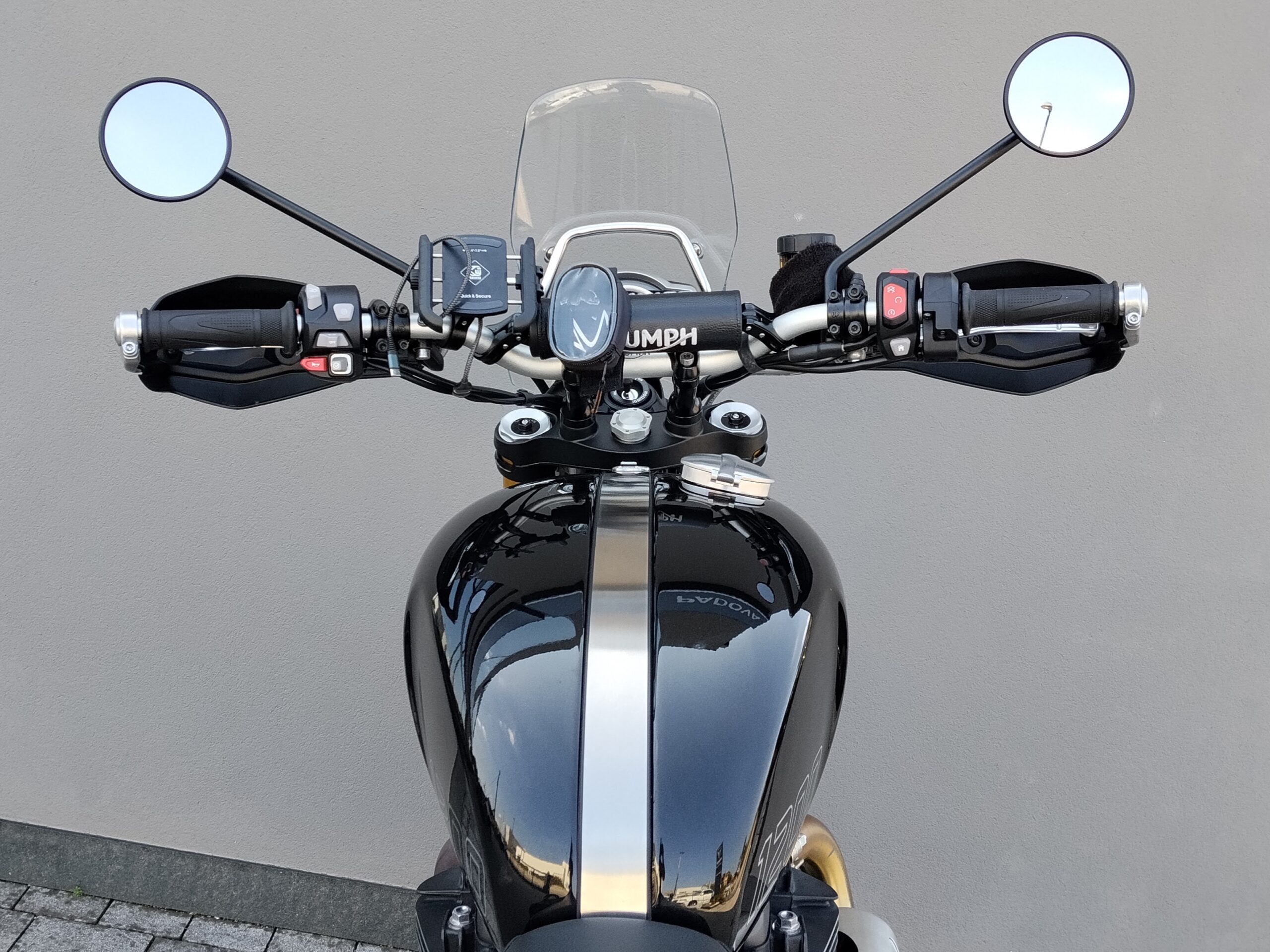 TRIUMPH Scrambler 1200 XE Phantom Black Storm Grey Abs - 2025 - immagine 11