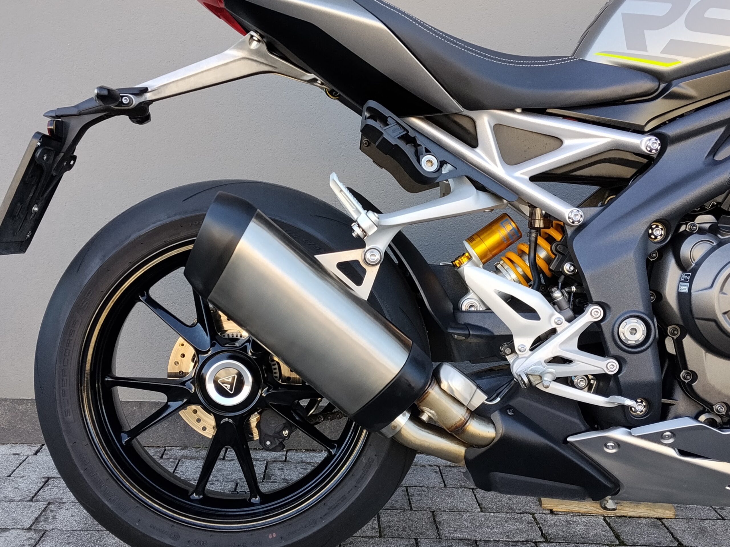TRIUMPH Speed Triple 1200 RS Abs - 2021 - immagine 2