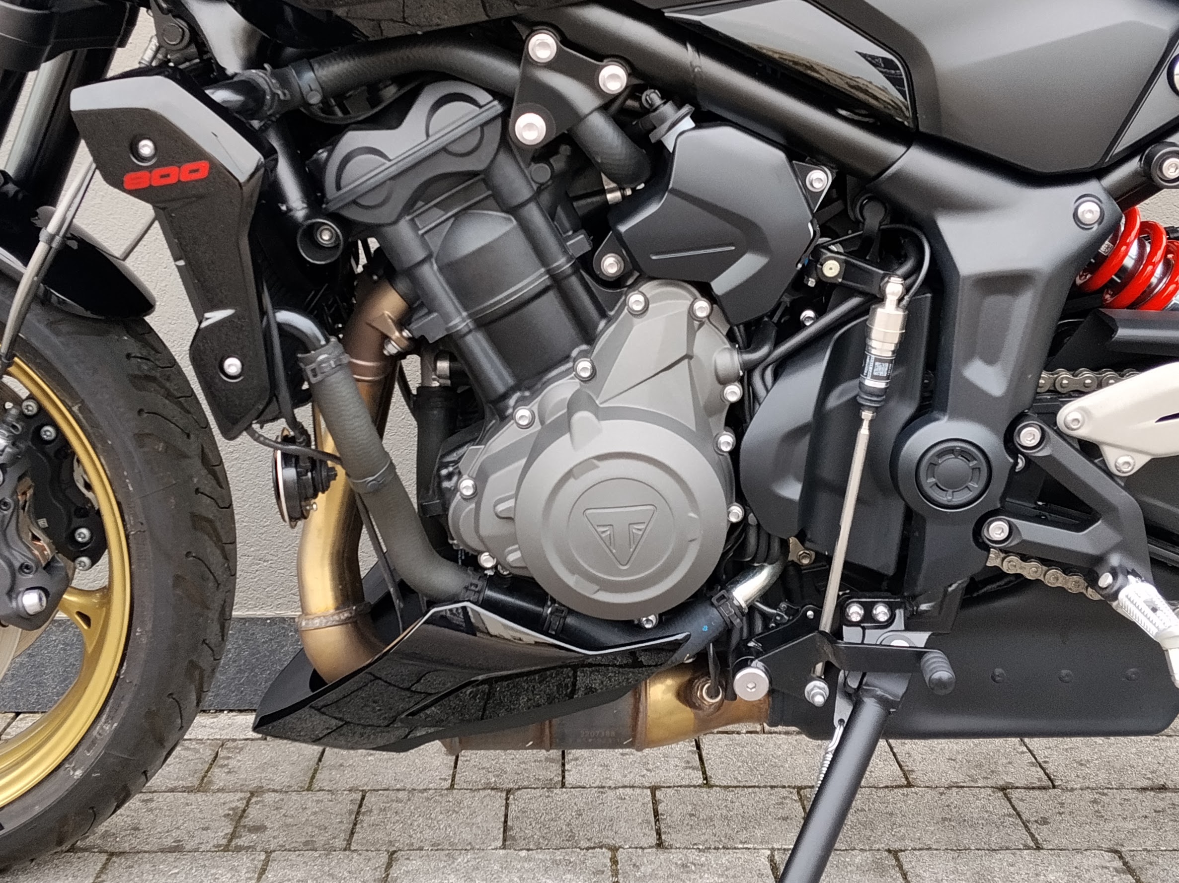 TRIUMPH Trident 800 Jet Black Abs - 2026 - immagine 8