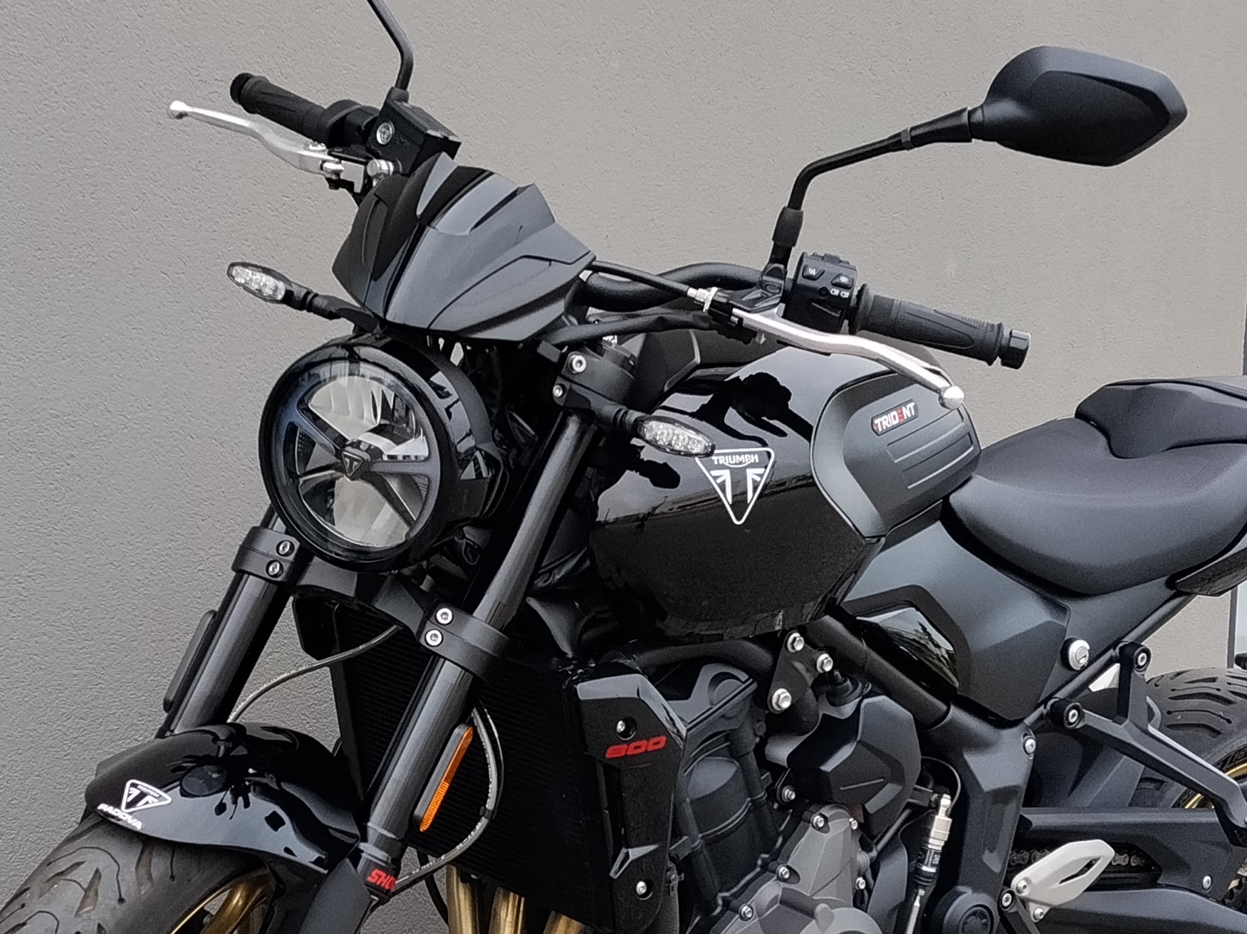 TRIUMPH Trident 800 Jet Black Abs - 2026 - immagine 10