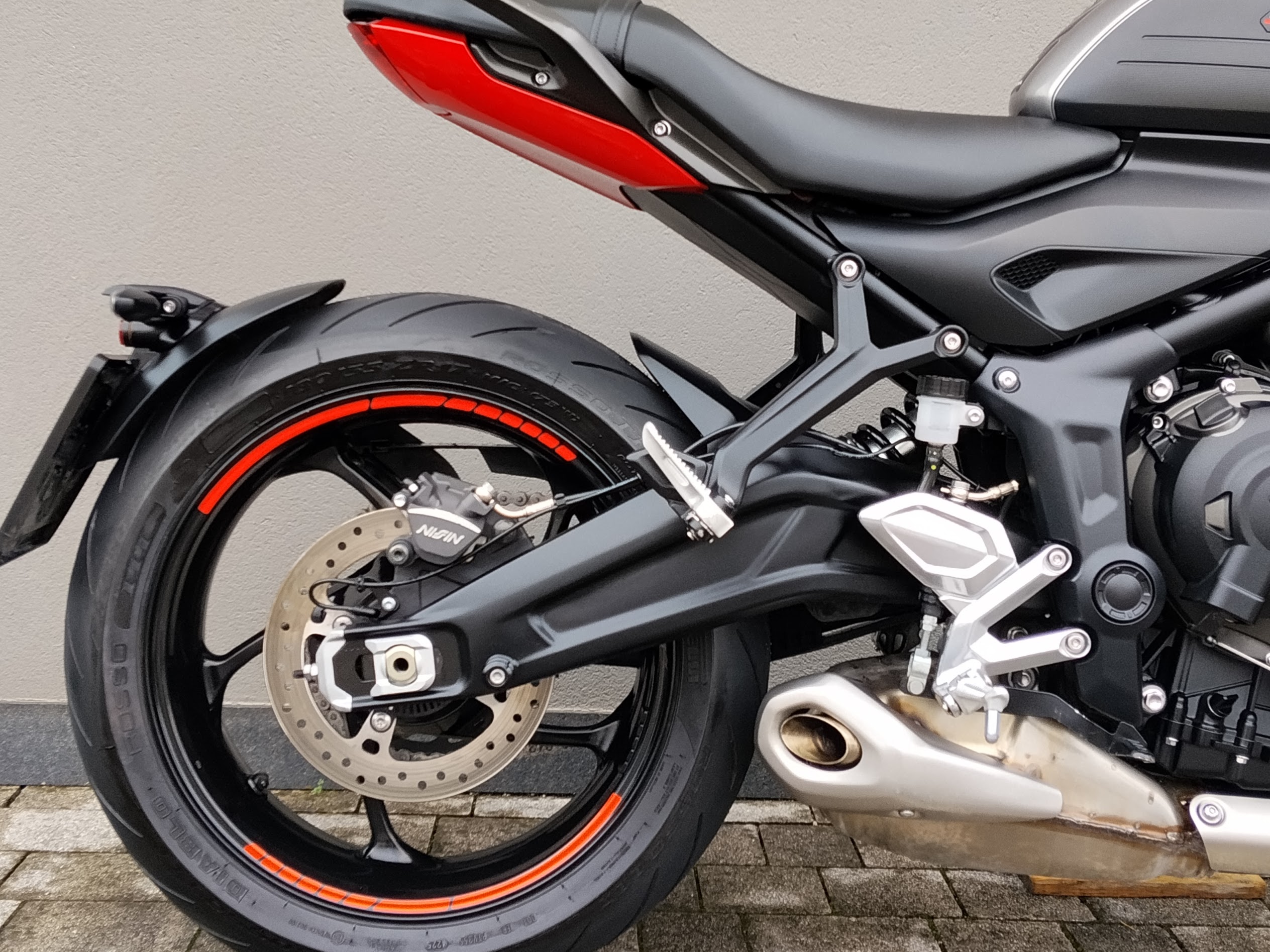 TRIUMPH Trident 660 Abs - 2024 - immagine 2