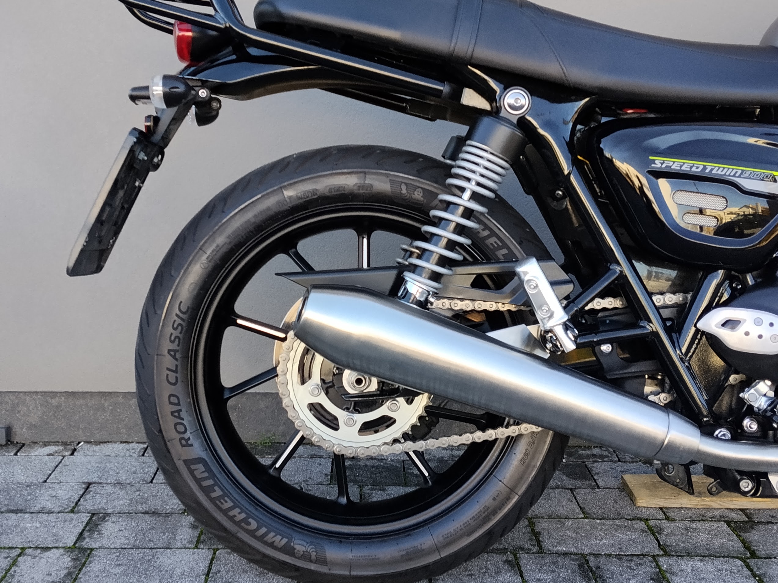 TRIUMPH Speed Twin 900 Abs - 2022 - immagine 2