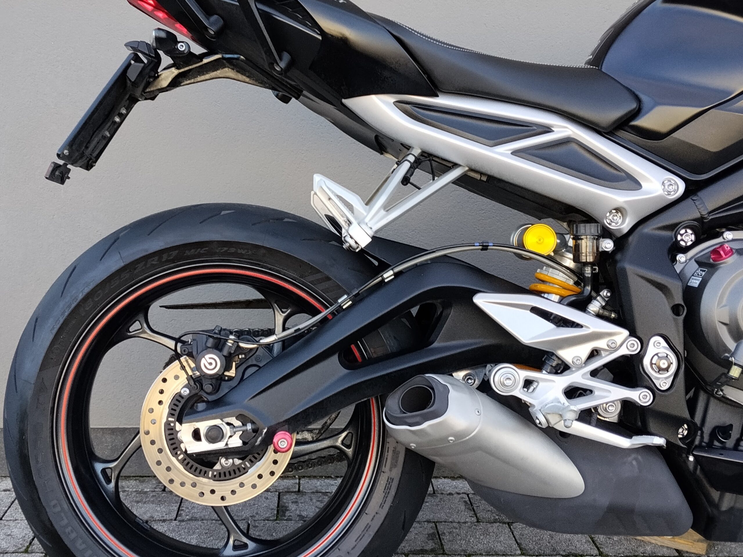 TRIUMPH Street Triple 765 RS - 2019 - immagine 2